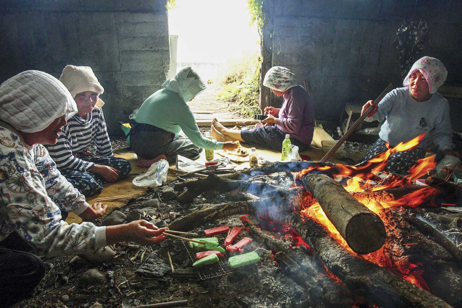 Ama, female divers keep them warm by a bonfire and have lunch together after fishing