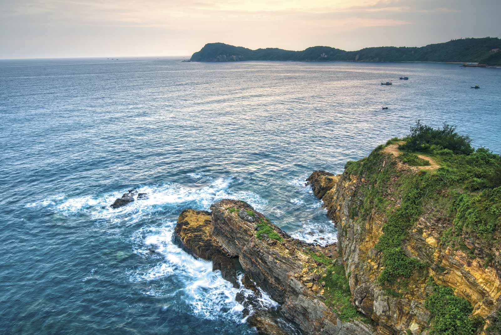 Vietnam, Bai Tu Long Bay,Co To islands in North of Vietnam
