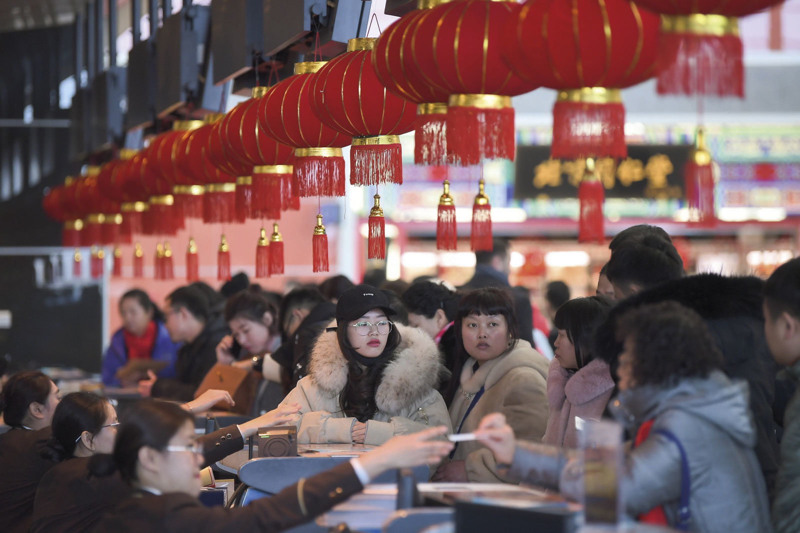 CBC-People celebrate Little New Year at Shenyang Xiantao International Airport, Chinese New Year