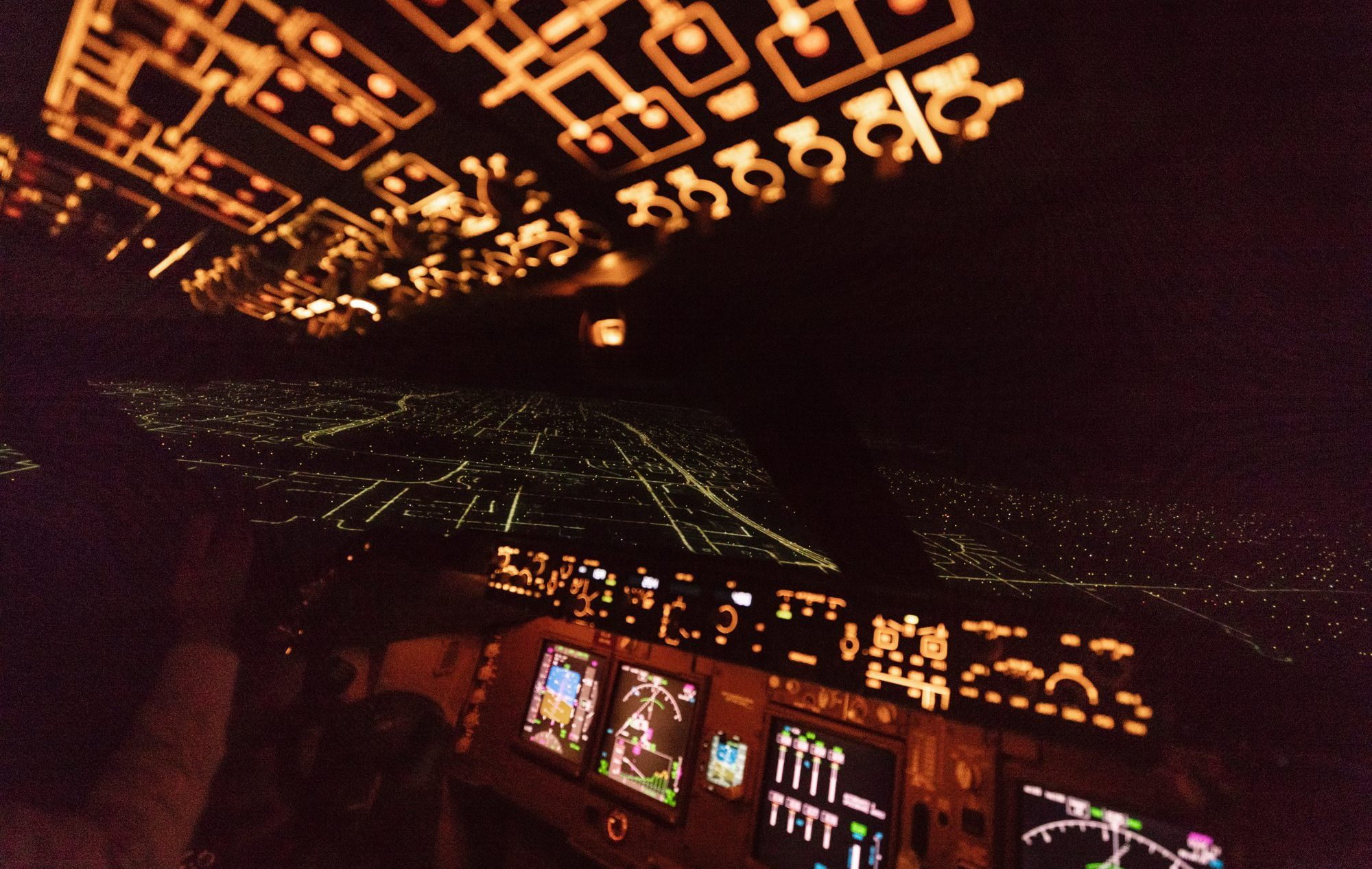 Flight simulator screen night flight
