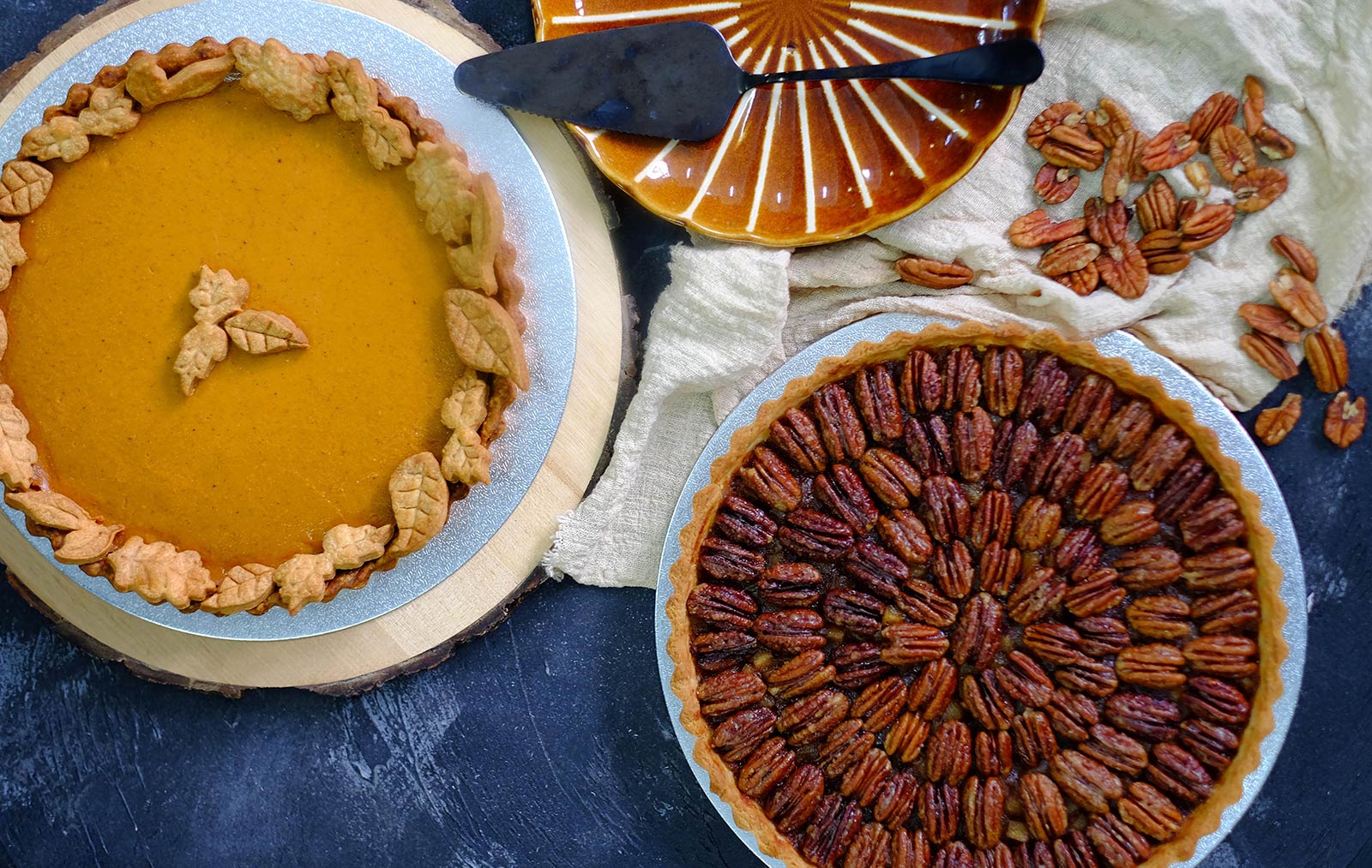 The-Cakery-Thanksgiving-pumpkin-pie-pecan-pie