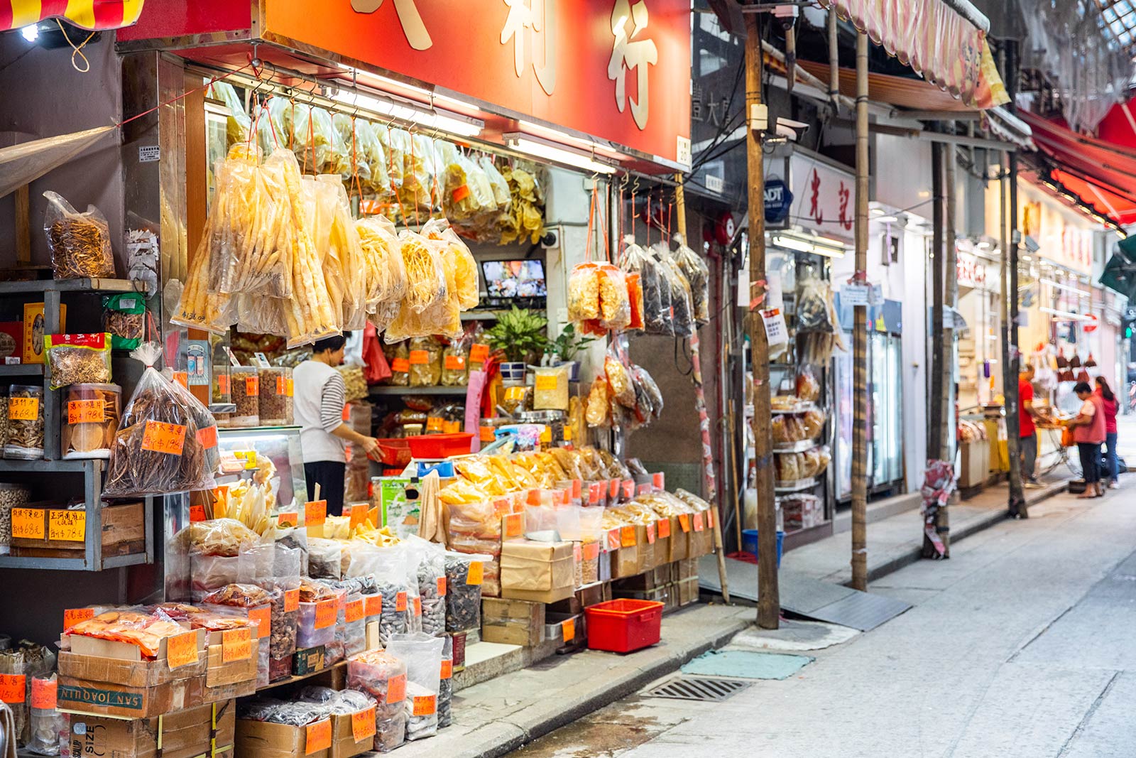 dried-seafood-street-sheung-wan-hong-kong-market