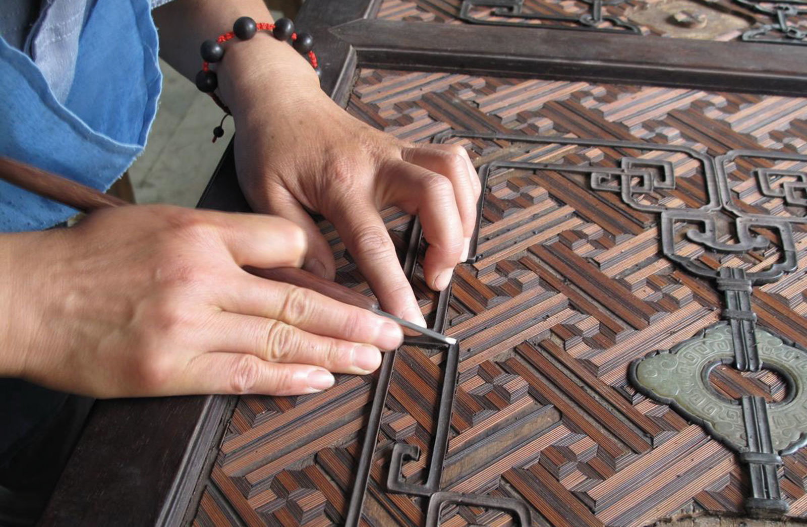 Artisan working on Forbidden City restoration