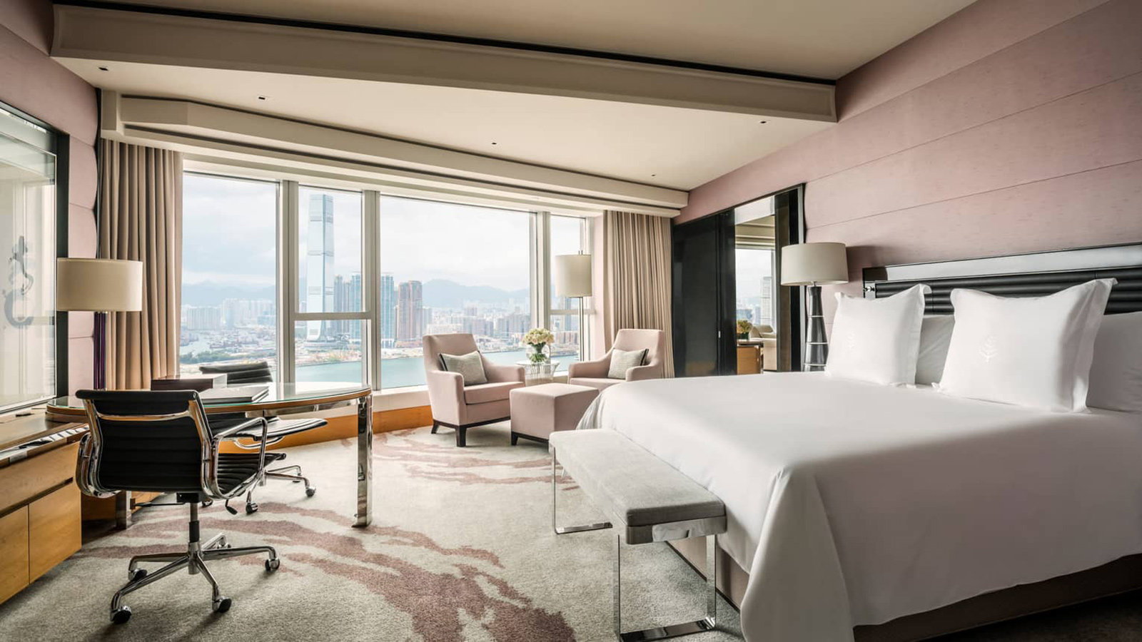 four seasons-Hong-Kong-Hotel-Room
