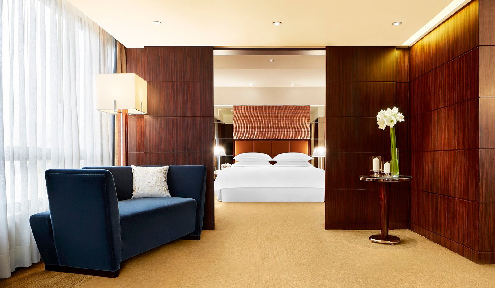 Sheraton-Rooms-Towers-Corner-suite-Bedroom-Hotel-Kowloon