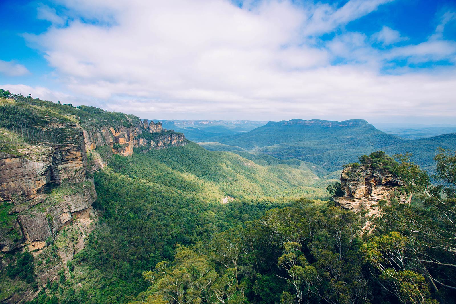 The Three Sisters from Echo Point, Blue Mountains National Park,