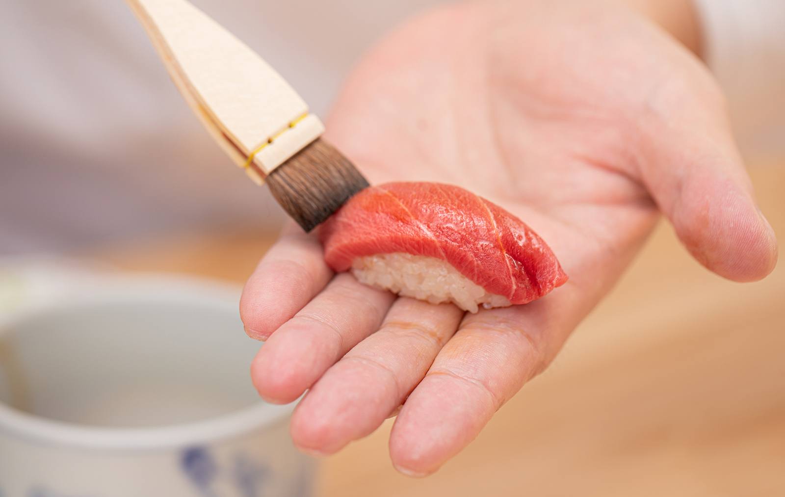 Chef-Mitsuhiro-Araki-The-Araki-Tuna-sushi-preparation