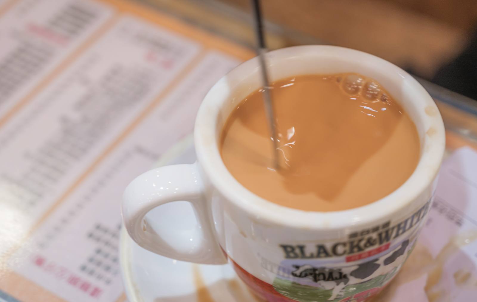 Things-to-do-in-Hong-Kong-cha-chaan-teng-milk-tea