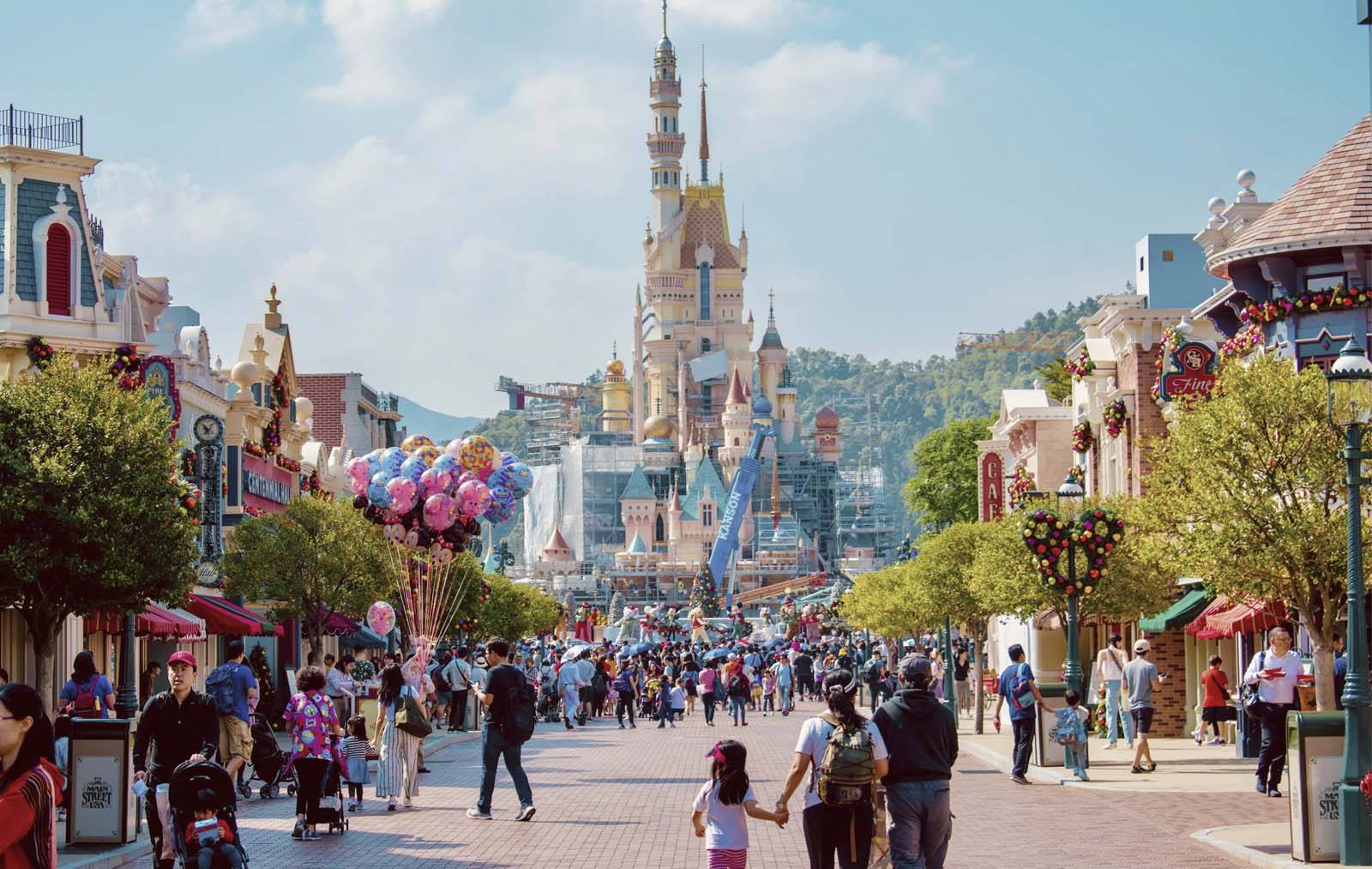 Hong-Kong-Disneyland-castle