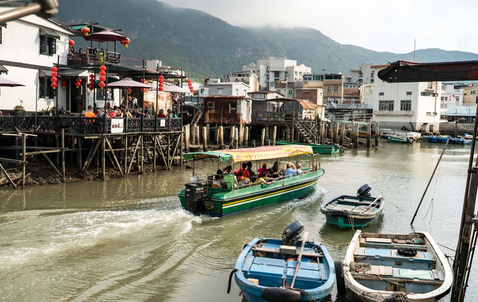 Things-to-do-in-Hong-Kong-Tai-O-stilt-house-boat