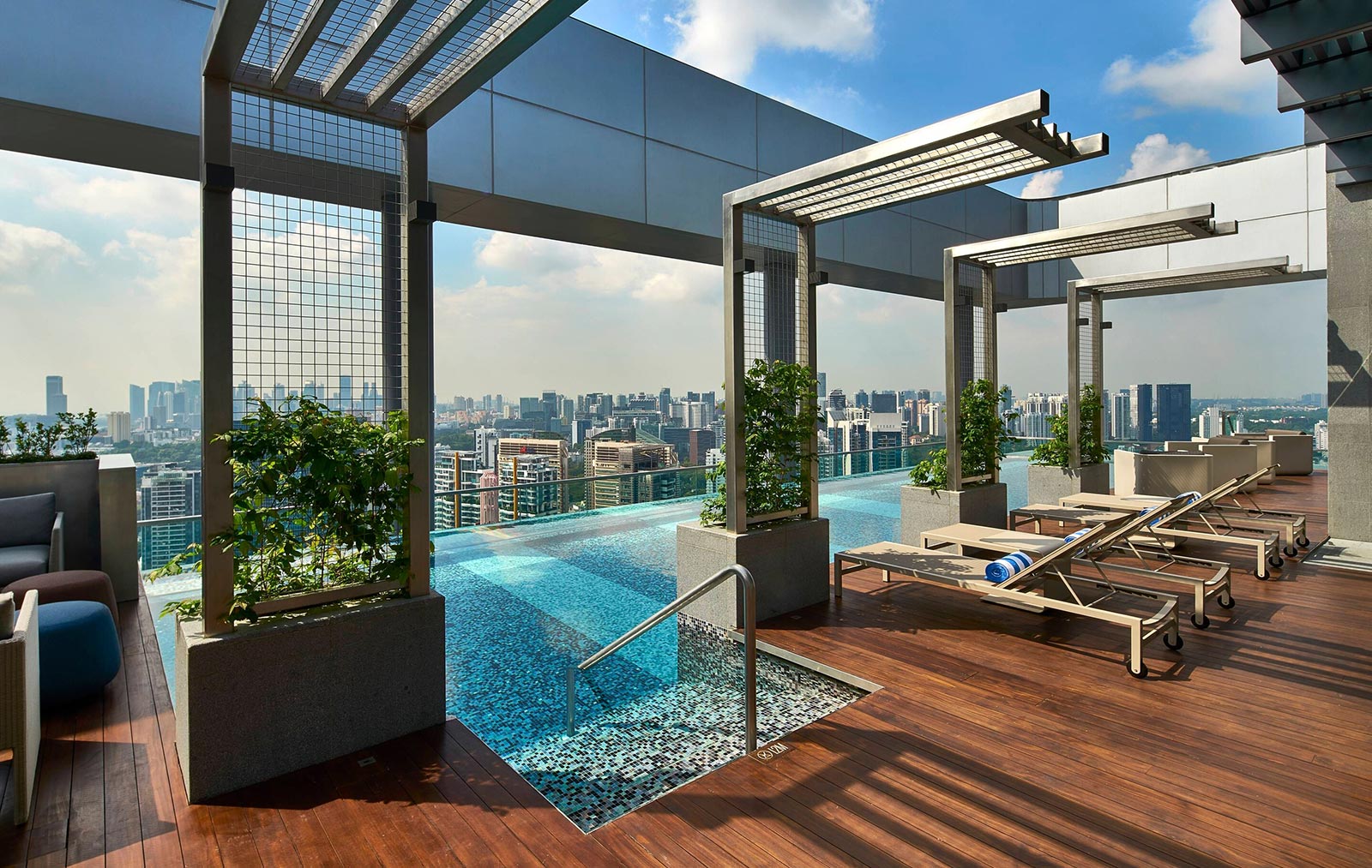 Courtyard-Marriott-Singapore-Novena-rooftop-pool