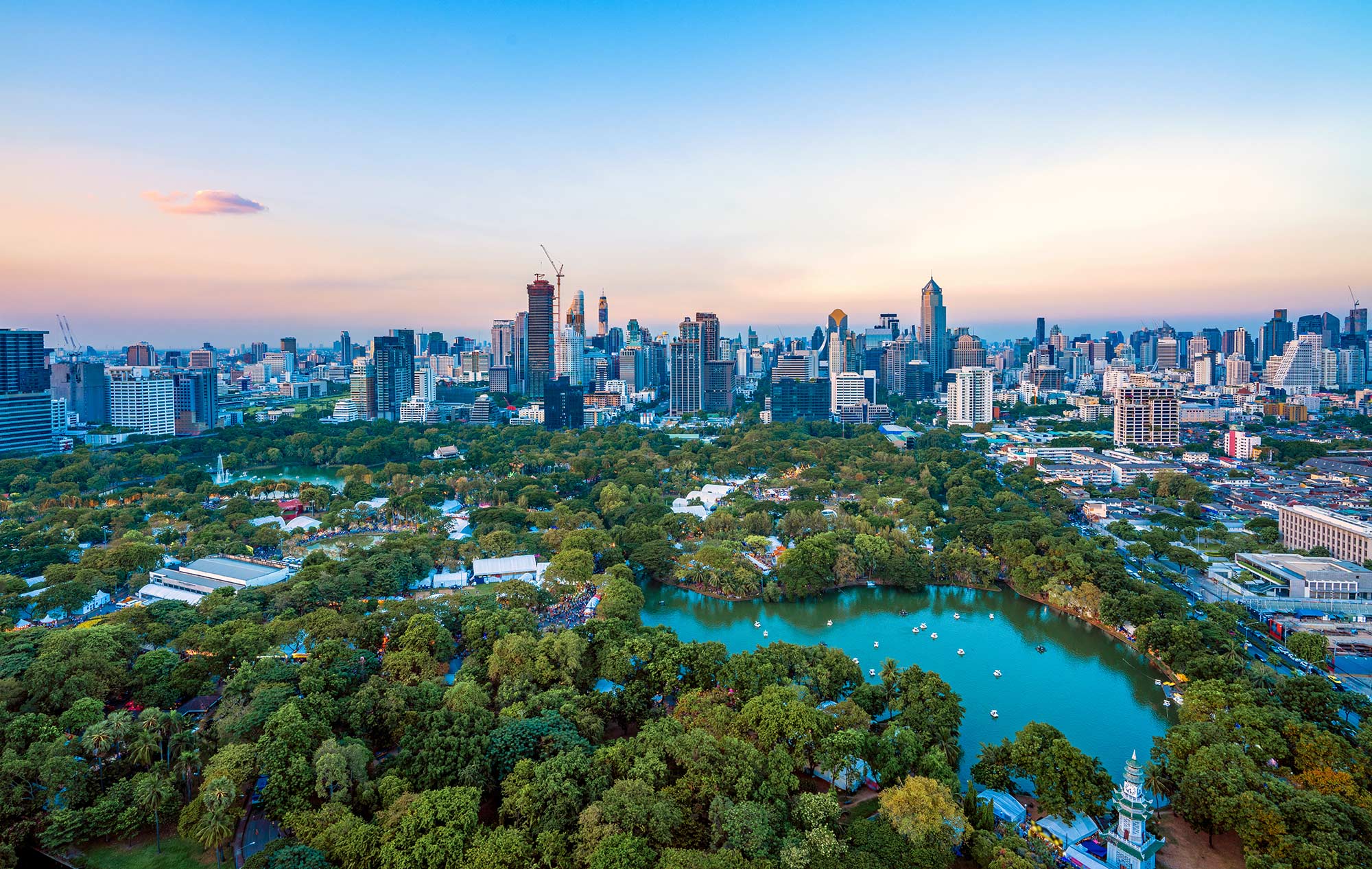 Hero-Silom-Bangkok-lumpini-park-evening