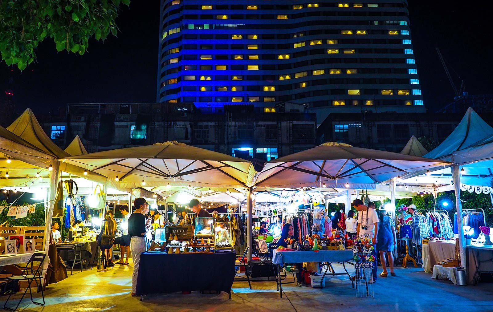 bangkok-neighbourhoods-khlong-san-bangkok-thailand-night-market-jam-factory-downtown`