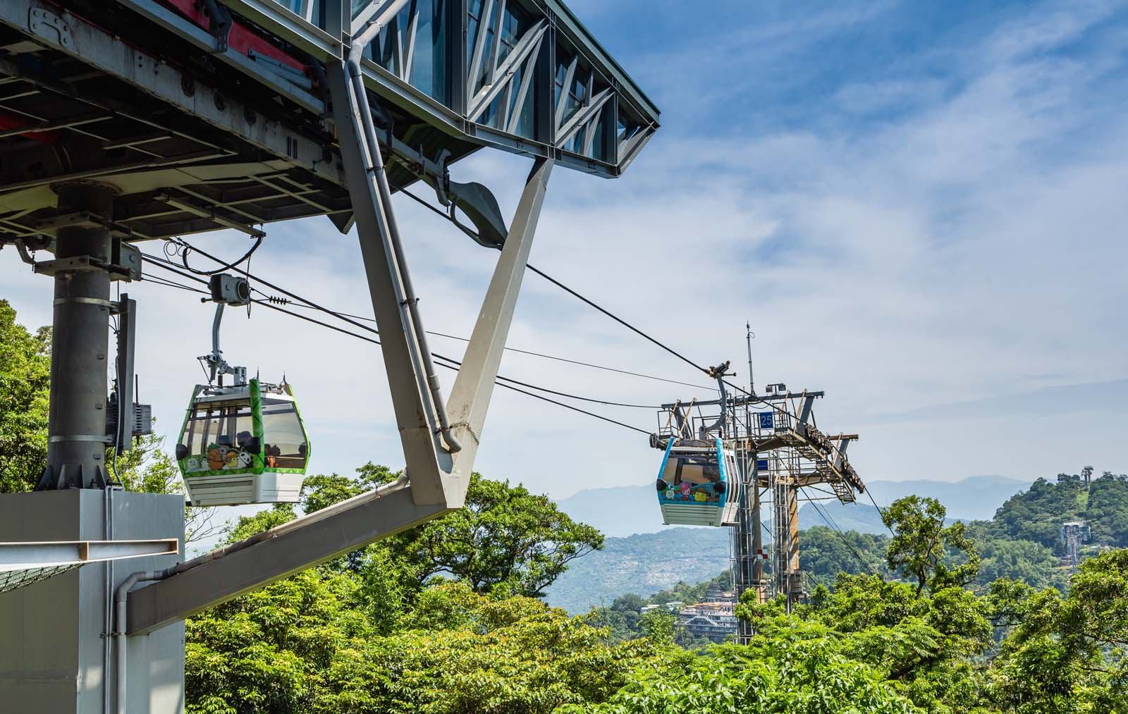 Cable car up the mountains to Taipei's