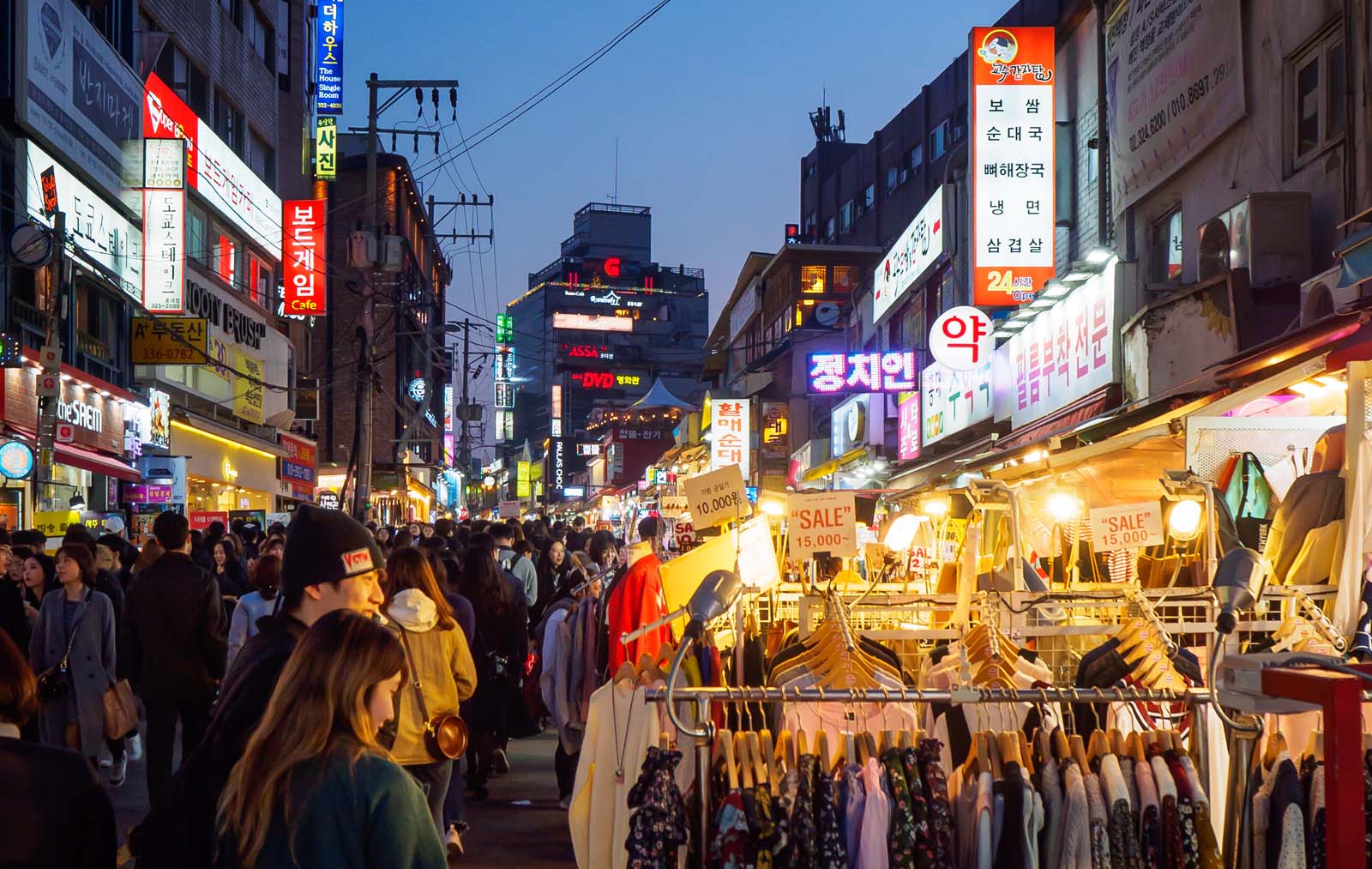 seoul-neighbourhood-people-tourist-shopping-and-walking-hongdae-street-market