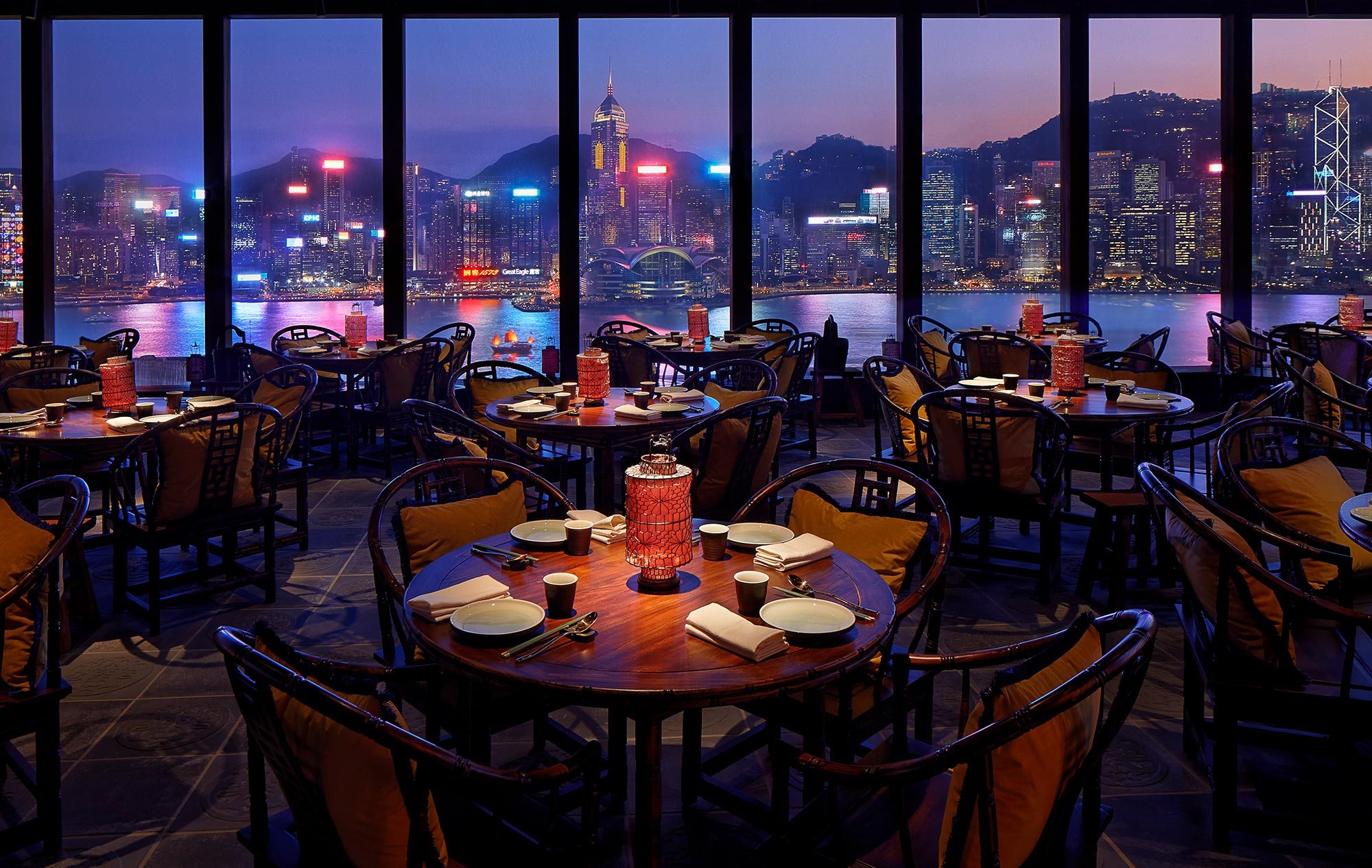 Hero-Sweeping-panoramic-views-of-Hong-Kong in Hutong